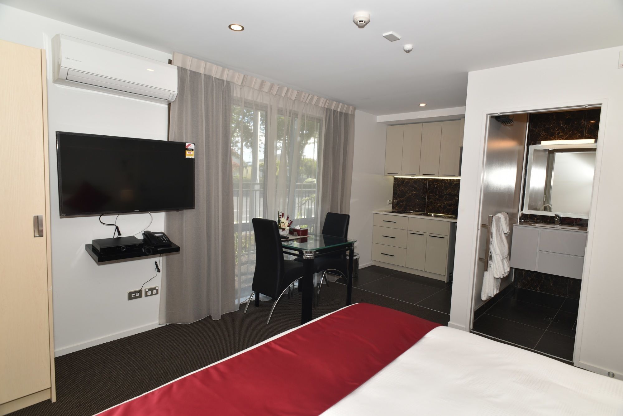 Bealey Plaza Motel Κράισττσερτς Εξωτερικό φωτογραφία A typical studio apartment