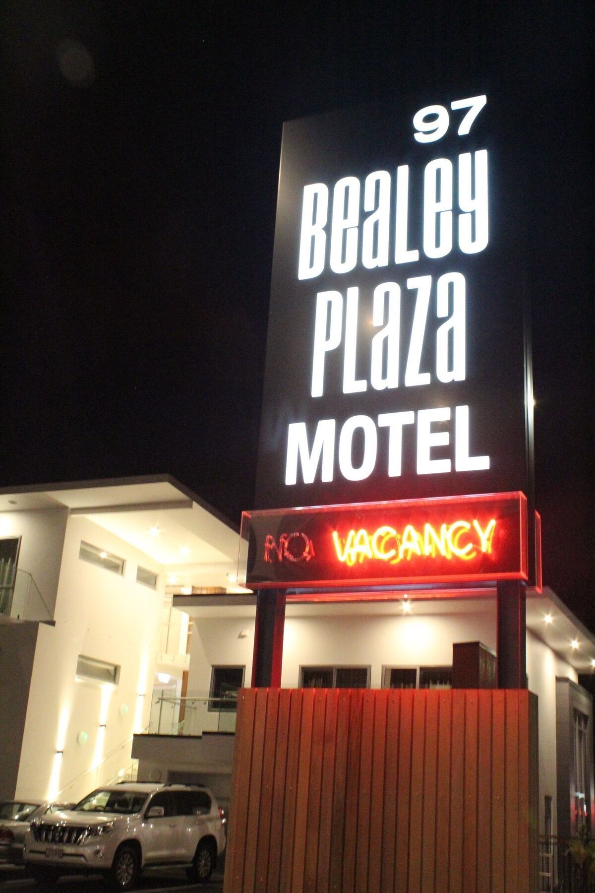 Bealey Plaza Motel Κράισττσερτς Εξωτερικό φωτογραφία The sign at the front of the motel