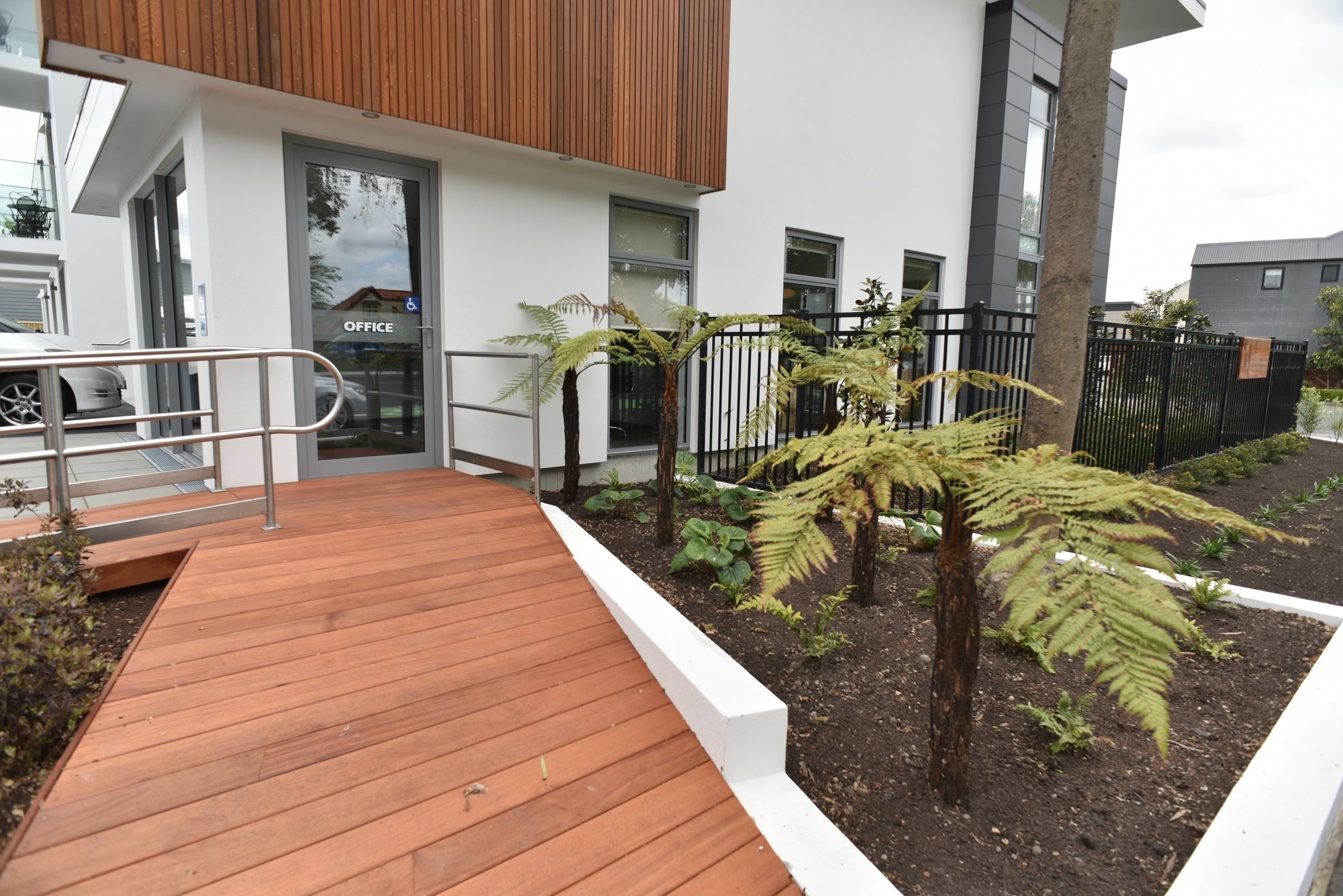 Bealey Plaza Motel Κράισττσερτς Εξωτερικό φωτογραφία A house in Auckland, New Zealand, with a deck made of H3 treated radiata pine